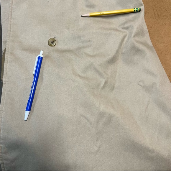 Burberry trench coat. - Picture 14 of 16